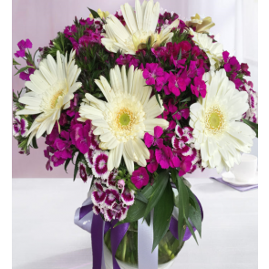 Tatlı Süpriz, Vazoda Gerbera ve Kır Çiçekleri