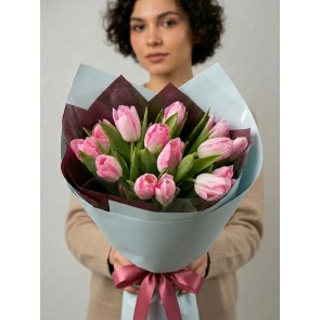Pembe Lale Buketi